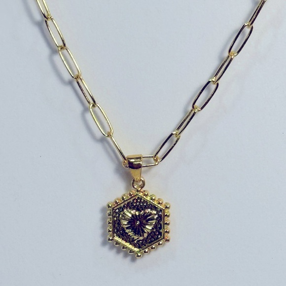 Gold Layered paperclip Necklace with double side Pendant - Picture 3 of 6